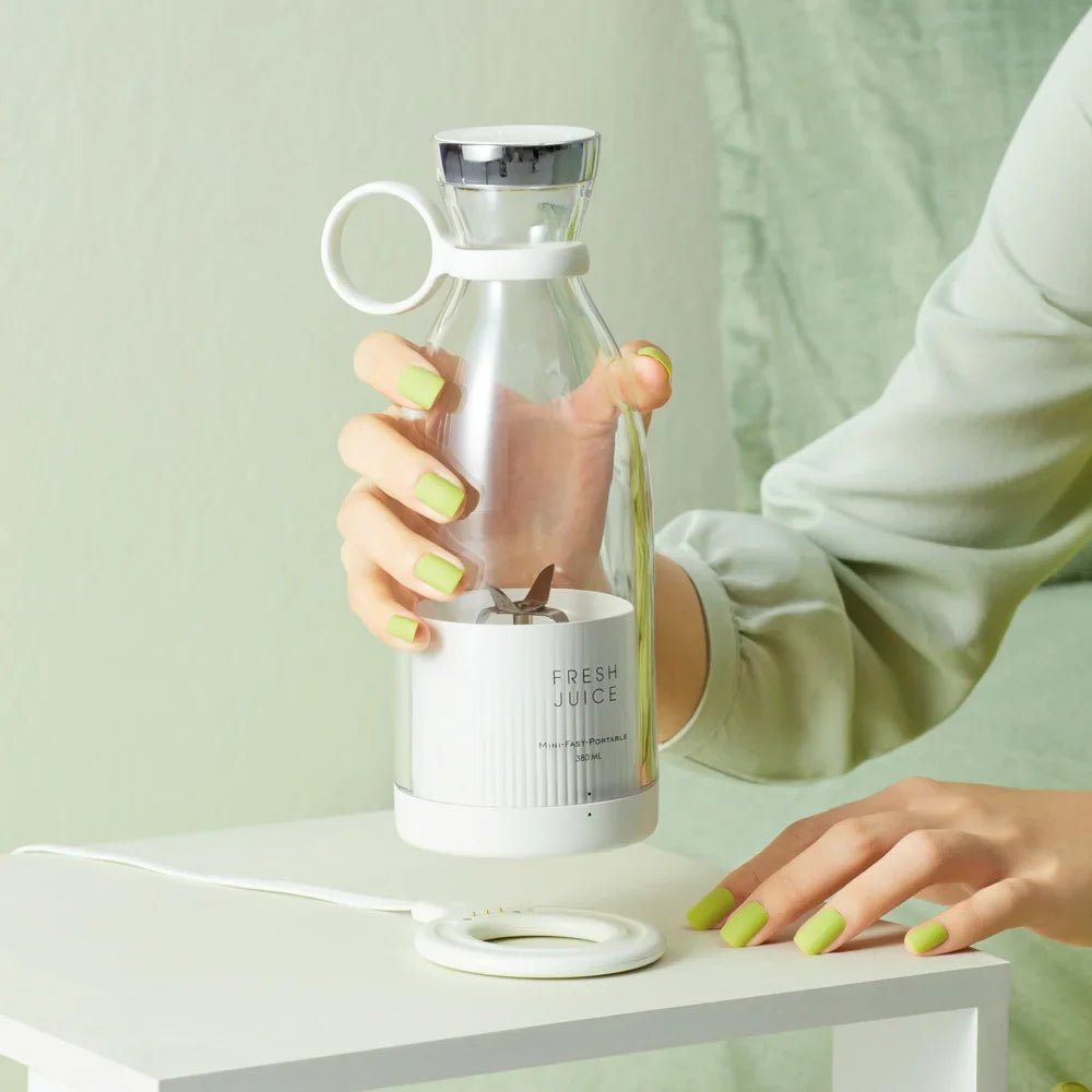 Rechargeable USB Portable Juice Bottle - Mini Electric Blender, Smoothie & Ice Maker